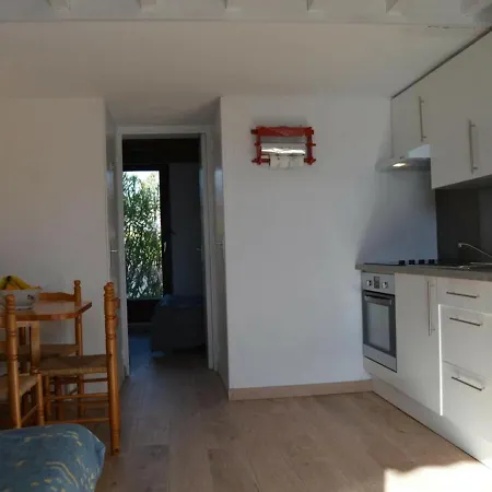 Feriehus Maison Saint-cyprien, 2 Pieces, 6 Personnes - Fr-1-225d-137
